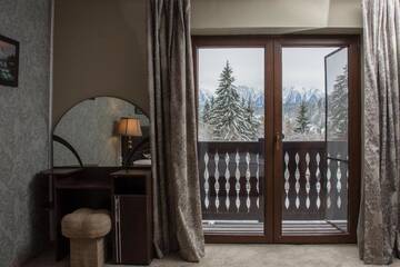 Фото номера Семейный номер с балконом Отели типа «постель и завтрак» Villa Platinvm г. Предял 3