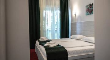 Фото номера Двухместный номер с 1 кроватью и балконом Отель Hotel Cirus г. Предял 4