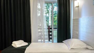 Фото номера Двухместный номер с 1 кроватью и балконом Отель Hotel Cirus г. Предял 5