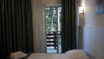 Фото номера Двухместный номер с 1 кроватью и балконом Отель Hotel Cirus г. Предял 6
