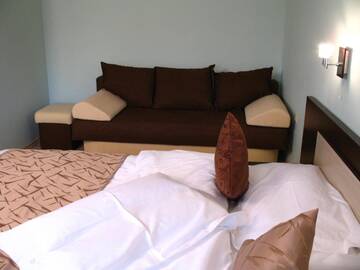 Фото номера Трехместный номер с видом на горы Гостевой дом Sun House г. Предял 8