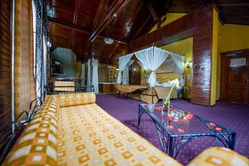 Фото номера The Sunflower Room Отель Predeal Comfort Suites г. Предял 4