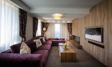 Фото номера Апартаменты Делюкс с камином и балконом Отель Eden Grand Resort г. Предял 9