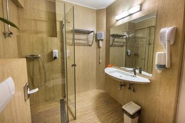 Фото номера Стандартные апартаменты Отель Eden Grand Resort г. Предял 3