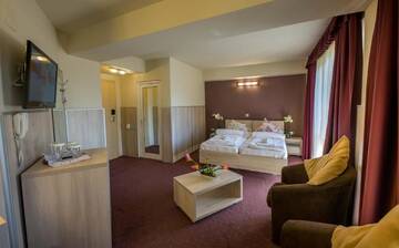 Фото номера Улучшенный двухместный номер с 1 кроватью Отель Eden Grand Resort г. Предял 2