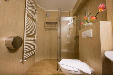 Фото номера Улучшенный двухместный номер с 1 кроватью Отель Eden Grand Resort г. Предял 3
