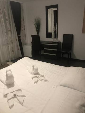 Фото номера Двухместный номер с 1 кроватью и балконом Гостевой дом Vila Dor de Munte Predeal г. Предял 2