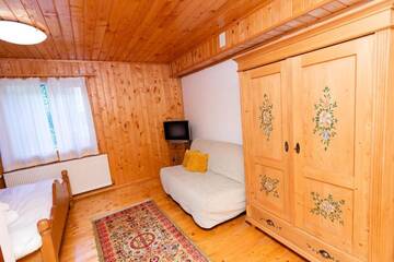 Фото номера Дом с 5 спальнями Дома для отпуска Casa RAI г. Предял 63