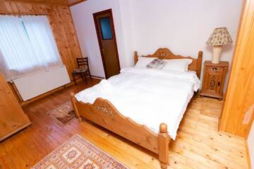 Фото номера Дом с 5 спальнями Дома для отпуска Casa RAI г. Предял 38